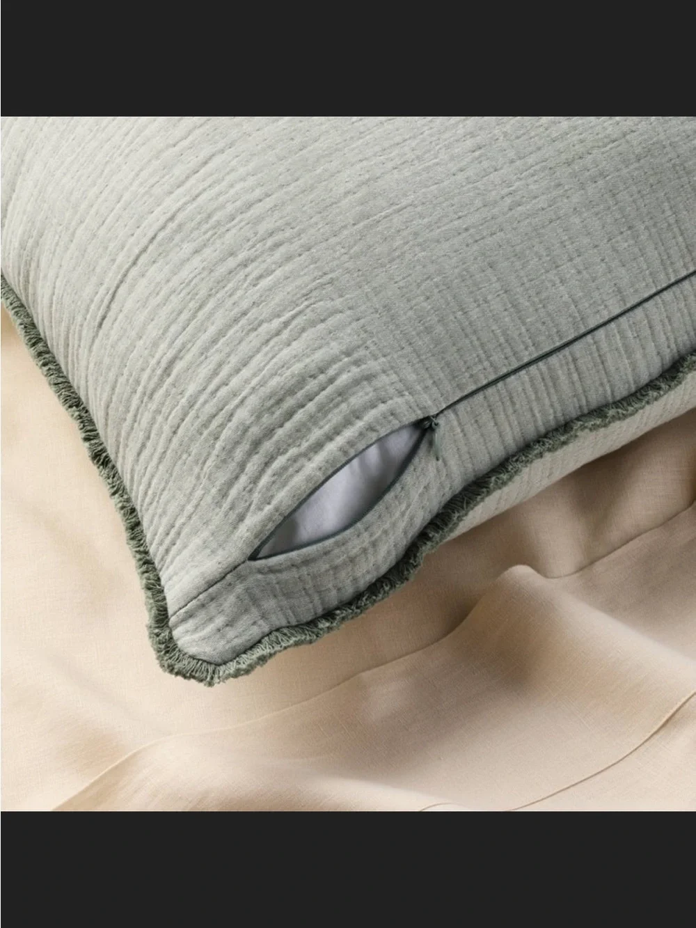 Casaluna features square